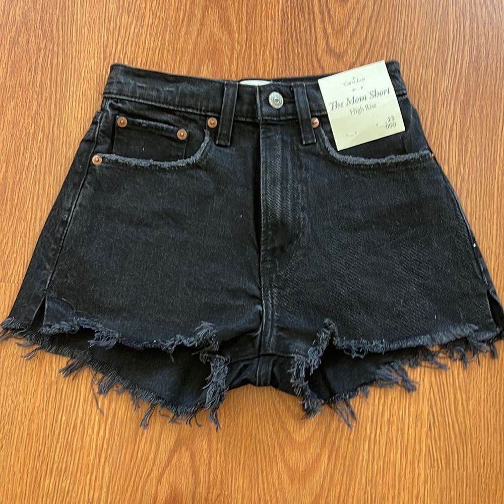 Abercrombie high rise mom short curve love size 23 NWT!